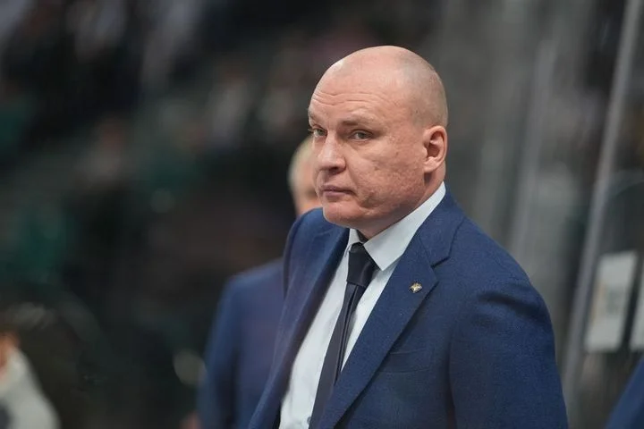 Андрей Разин о 0:2 с «Ак Барсом»: «У нас нет многих игроков основного состава, из чемпионской команды сейчас осталось здоровыми не так много людей» Андрей Разин о 0:2 с «Ак Барсом»: «У нас нет многих игроков основного состава, из чемпионской команды сейчас осталось здоровыми не так много людей»