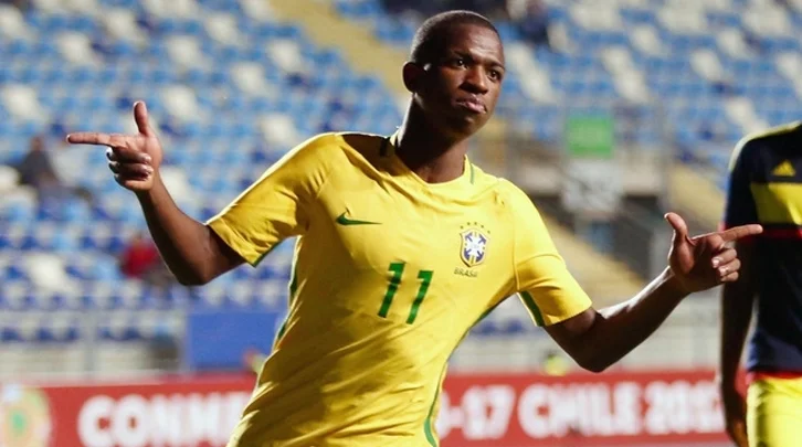 Винисиус впервые забил за сборную Бразилии Винисиус впервые забил за сборную Бразилии