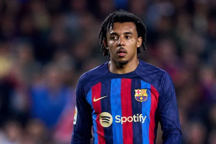 Жюль Кунде: «Можно говорить о тренере, но на поле выходим мы. Когда бывают плохие результаты, это, конечно, и наша вина» Жюль Кунде: «Можно говорить о тренере, но на поле выходим мы. Когда бывают плохие результаты, это, конечно, и наша вина»