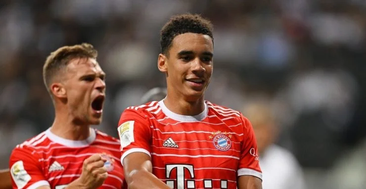 «Бавария» выиграла Бундеслигу в первом туре. Зато у немцев чемпионат талантов «Бавария» выиграла Бундеслигу в первом туре. Зато у немцев чемпионат талантов