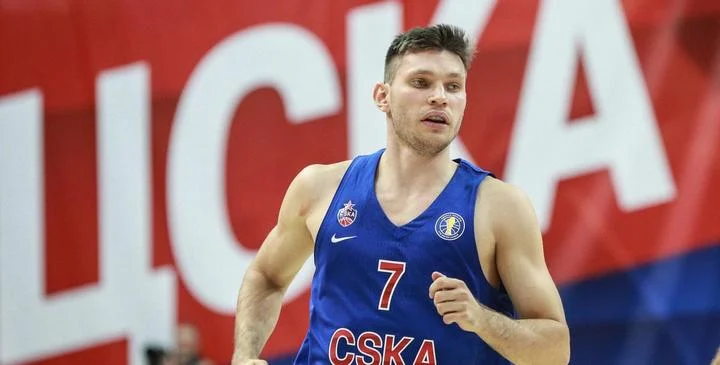 Защитник ЦСКА Иван Ухов: «Состав УНИКСа не уступает по силе прошлогоднему. Не удивлен, что они идут без поражений. «Зенит» пока не в лучших кондиция»