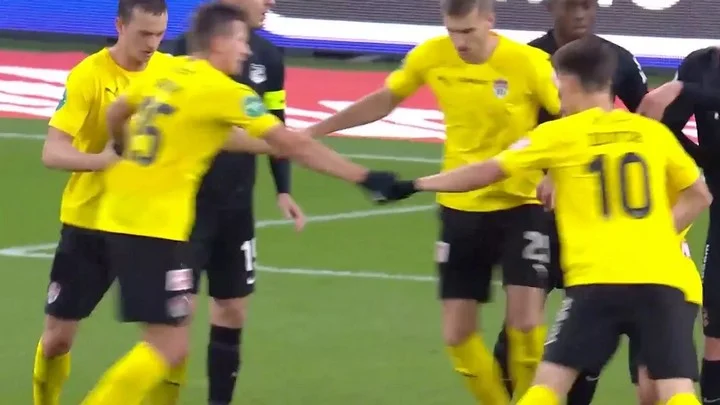 Дмитрий Булыкин про хоровод «Химок» при угловом: «Я бы не водил, это какой‑то антифутбол» Дмитрий Булыкин про хоровод «Химок» при угловом: «Я бы не водил, это какой‑то антифутбол»