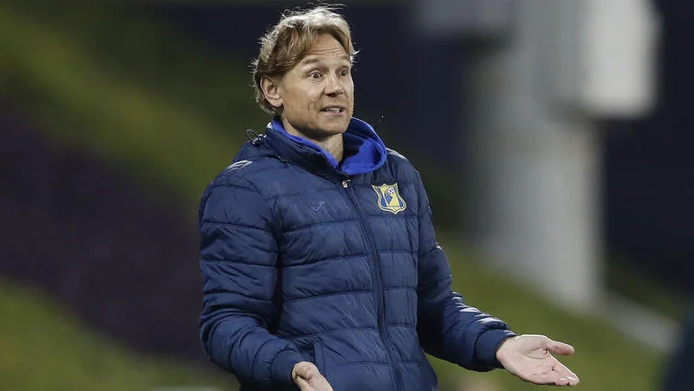 Карпин после 2:1 с «Арсеналом»: «При всех трудностях не ноем, а пытаемся добиваться результата» Карпин после 2:1 с «Арсеналом»: «При всех трудностях не ноем, а пытаемся добиваться результата»