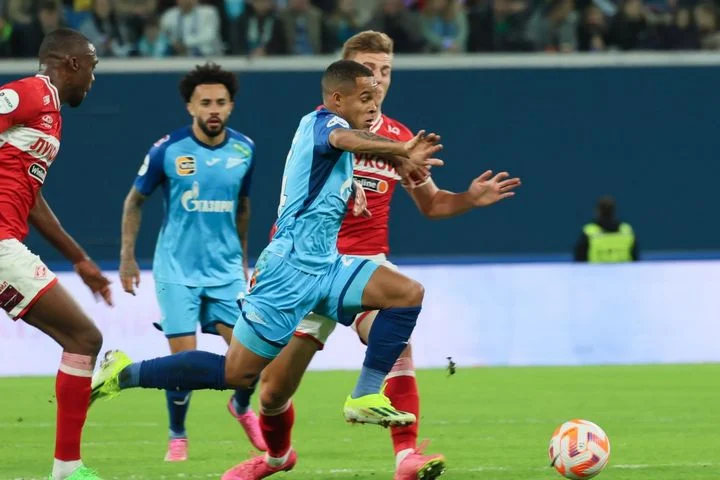 Вингер «Зенита» Педро: «Меня предупреждали, что в России контактный футбол. Я был готов к тому, что будут бить по ногам» Вингер «Зенита» Педро: «Меня предупреждали, что в России контактный футбол. Я был готов к тому, что будут бить по ногам»