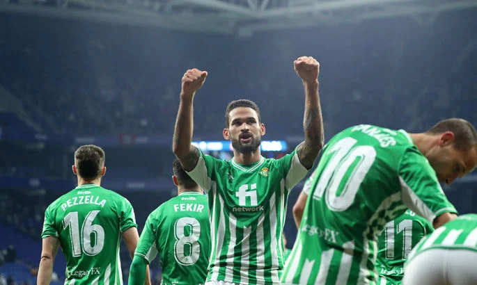 «Зенит» пропустил 2-й гол от «Бетиса» на 18-й минуте в Лиге Европы. Счет – 0:2 «Зенит» пропустил 2-й гол от «Бетиса» на 18-й минуте в Лиге Европы. Счет – 0:2