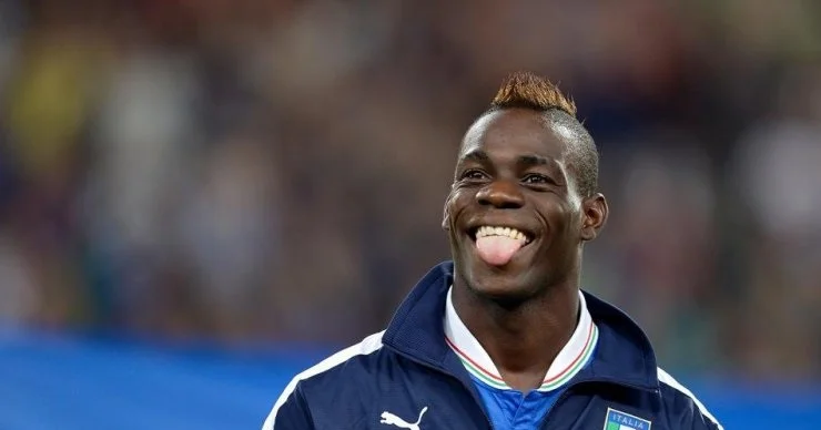 Секс-куклы, неточная передача и несмытый унитаз. Необычные штрафы в футболе Секс-куклы, неточная передача и несмытый унитаз. Необычные штрафы в футболе