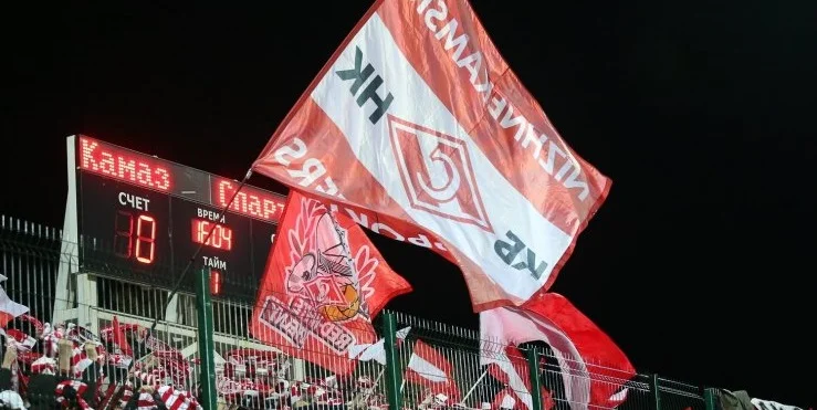 За решеткой. Средневековье окружает футбол в России