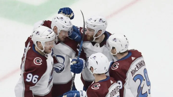 «Колорадо» прервал серию из четырех поражений на старте сезона, обыграв «Анахайм» «Колорадо» прервал серию из четырех поражений на старте сезона, обыграв «Анахайм»