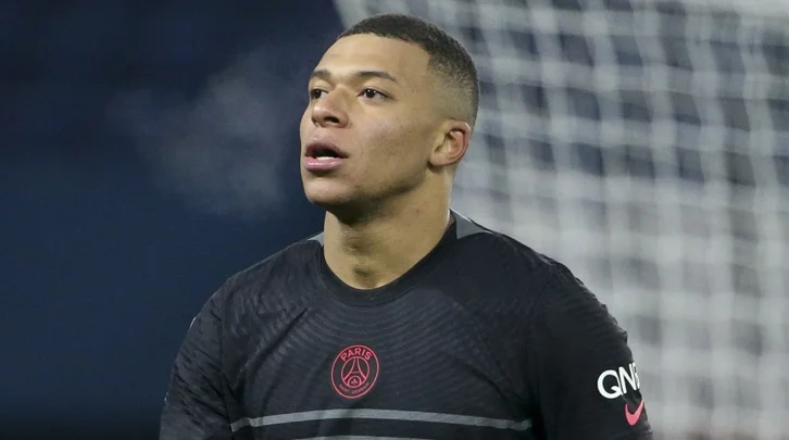 Мать Килиана Мбаппе хочет получить 150 млн евро комиссионных от «Реала» Мать Килиана Мбаппе хочет получить 150 млн евро комиссионных от «Реала»