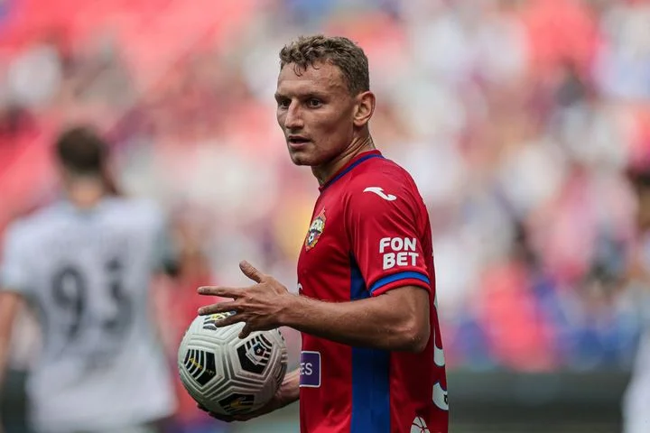 Александр Мостовой: «Правильно, что Чалов хочет себя попробовать в Европе. У него подходящий возраст» Александр Мостовой: «Правильно, что Чалов хочет себя попробовать в Европе. У него подходящий возраст»