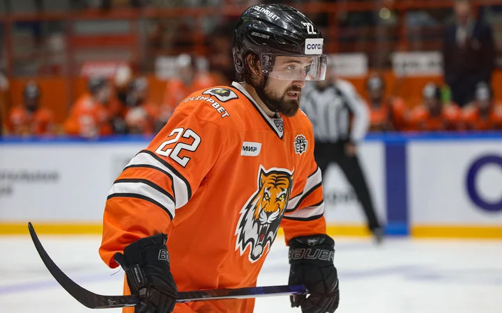 Форвард «Амура» Владислав Барулин продлил контракт еще на сезон Форвард «Амура» Владислав Барулин продлил контракт еще на сезон