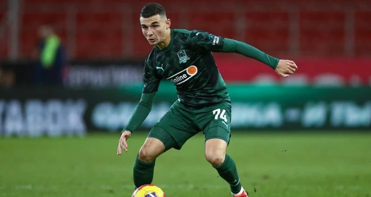 Сперцяну нужно остановить «Локомотив». Мешает только жуткая оборона Сафонова