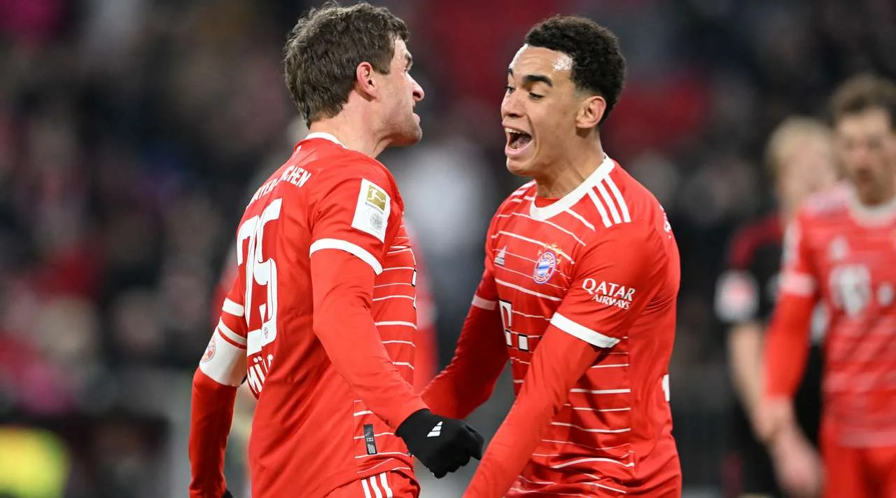 «Бавария» к перерыву матча с «Боруссией» выигрывает со счетом 3:0 «Бавария» к перерыву матча с «Боруссией» выигрывает со счетом 3:0