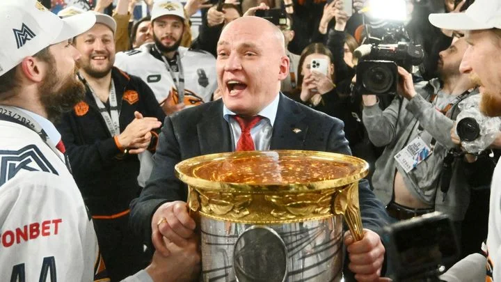 Денис Зернов: «Разин – красавчик! Это что-то невероятное! Он заслужил победы в Кубке Гагарина» Денис Зернов: «Разин – красавчик! Это что-то невероятное! Он заслужил победы в Кубке Гагарина»