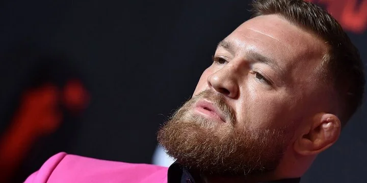 Конор Макгрегор: «Занимались на тренировке без полной защитной экипировки, в результате чего я ударился пальцем о локоть и полностью сломал его» Конор Макгрегор: «Занимались на тренировке без полной защитной экипировки, в результате чего я ударился пальцем о локоть и полностью сломал его»