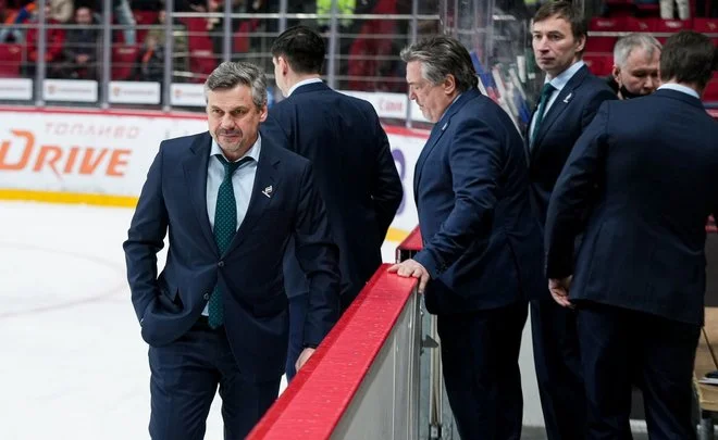 Квартальнов не пожал руки игрокам «Авангарда» Квартальнов не пожал руки игрокам «Авангарда»