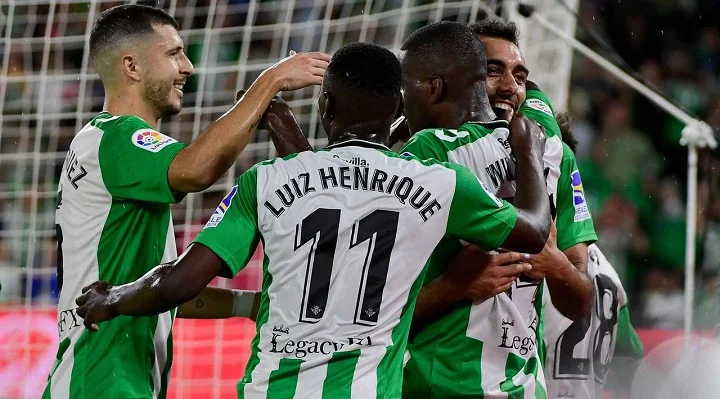 Пеллегрини об удалении игрока «Бетиса» в матче с «Барселоной»: «Ни одной из желтых не было» Пеллегрини об удалении игрока «Бетиса» в матче с «Барселоной»: «Ни одной из желтых не было»