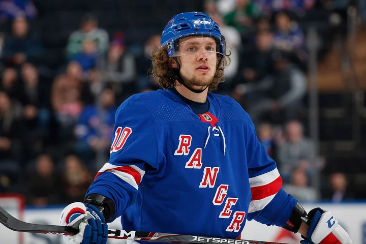 Андрей Юртаев: «Немного странно наблюдать, как партнер Панарина по тройке регулярно набирает очки, а Артемий все время оказывается как бы и не при чем» Андрей Юртаев: «Немного странно наблюдать, как партнер Панарина по тройке регулярно набирает очки, а Артемий все время оказывается как бы и не при чем»