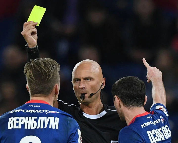 Сергей Карасев: «Вернблум пытался разрушить судью, надавить на него. Постоянно в импульсивной манере что-то говорил арбитру. Показываешь желтую карточку и его уже не слышно» Сергей Карасев: «Вернблум пытался разрушить судью, надавить на него. Постоянно в импульсивной манере что-то говорил арбитру. Показываешь желтую карточку и его уже не слышно»