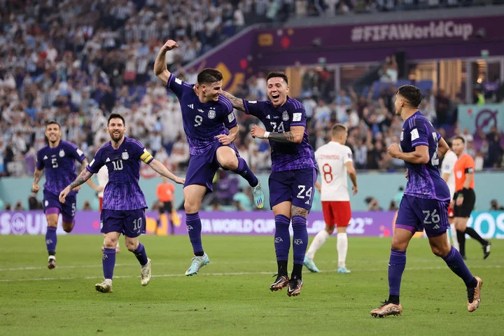 Голкипер Австралии допустил ошибку в матче с Аргентиной. Идет 65 минута – 2:0 Голкипер Австралии допустил ошибку в матче с Аргентиной. Идет 65 минута – 2:0