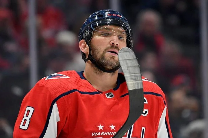 Журналисты ESPN: «Овечкин по-прежнему остается Овечкиным. Он всего в 115 голах от, казалось бы, вечного рекорда Уэйна Гретцки в 894 гола» Журналисты ESPN: «Овечкин по-прежнему остается Овечкиным. Он всего в 115 голах от, казалось бы, вечного рекорда Уэйна Гретцки в 894 гола»