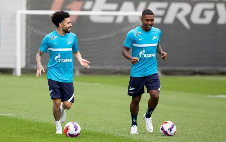 Александр Мостовой о гражданстве РФ для Малкома и Клаудиньо: «В 145-миллионной стране у нас нет своих футболистов? Зато в пятимиллионной Хорватии есть» Александр Мостовой о гражданстве РФ для Малкома и Клаудиньо: «В 145-миллионной стране у нас нет своих футболистов? Зато в пятимиллионной Хорватии есть»