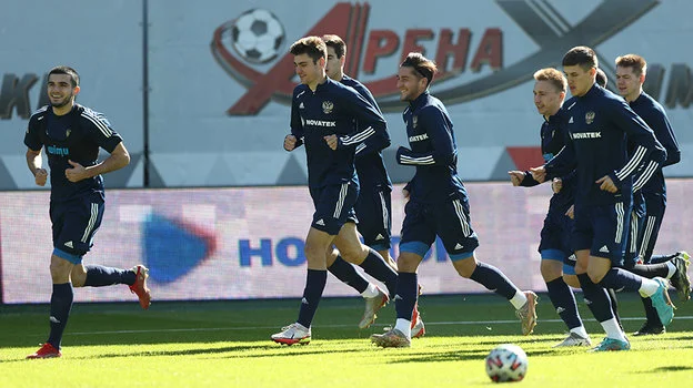 Карпин отпустил всех игроков со сборов сборной России