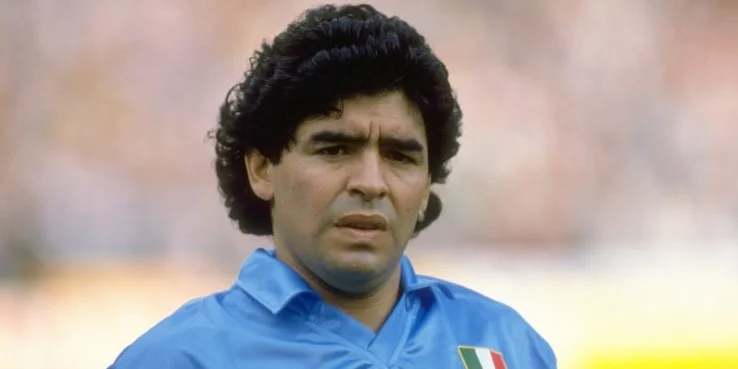 Важнейший футболист Аргентины. Война с зависимостями и ФИФА, резкие оценки и секреты хулигана Диего