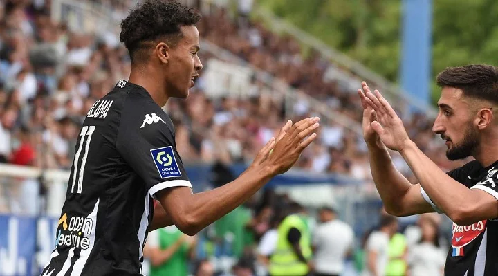 Тренер «Анже» ушел в отставку на фоне обвинений в сексизме Тренер «Анже» ушел в отставку на фоне обвинений в сексизме