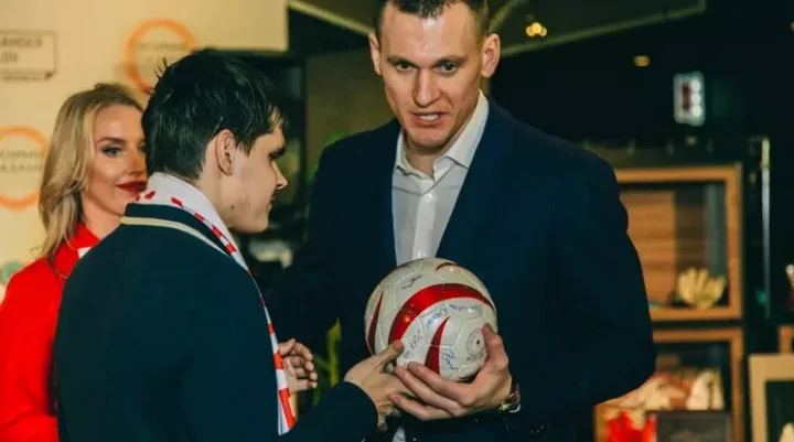 «Спартак» проведет матч в форме с шрифтом Брайля