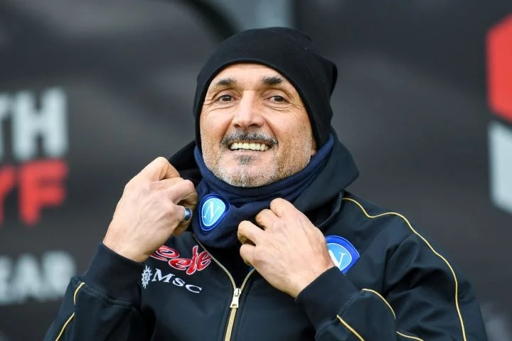 Спаллетти: «Хочу посмотреть, где все те, кто ноют, что у «Наполи» нет характера» Спаллетти: «Хочу посмотреть, где все те, кто ноют, что у «Наполи» нет характера»