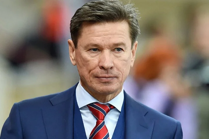 Вячеслав Быков: «Панарин – великолепный, талантливый форвард, Шестеркин – бриллиант, защищающий ворота в исконных традициях нашей вратарской школы» Вячеслав Быков: «Панарин – великолепный, талантливый форвард, Шестеркин – бриллиант, защищающий ворота в исконных традициях нашей вратарской школы»