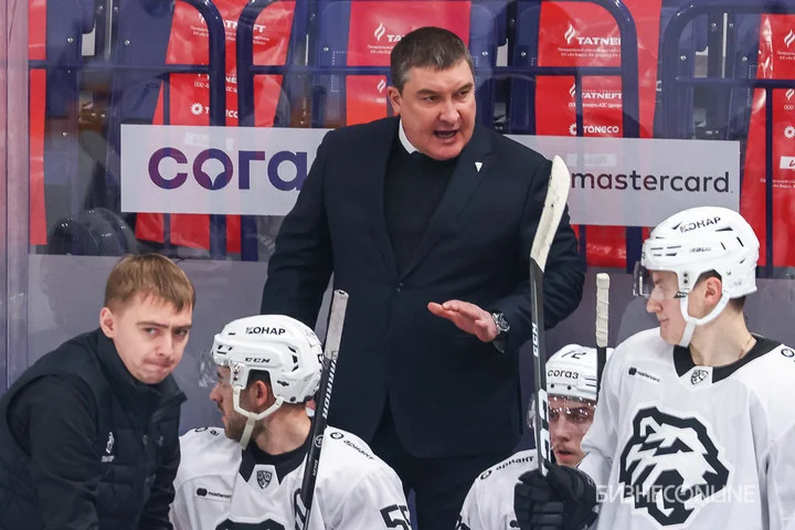 Анвар Гатиятулин про 1:2 с ЦСКА: «Моменты были, но не смогли реализовать» Анвар Гатиятулин про 1:2 с ЦСКА: «Моменты были, но не смогли реализовать»