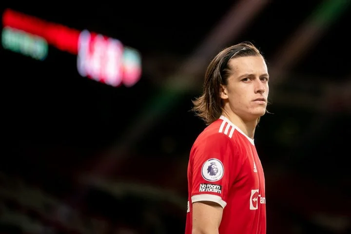 «Бенфика» выкупила у «Манчестер Юнайтед» защитника Альваро Фернандеса за шесть млн евро «Бенфика» выкупила у «Манчестер Юнайтед» защитника Альваро Фернандеса за шесть млн евро