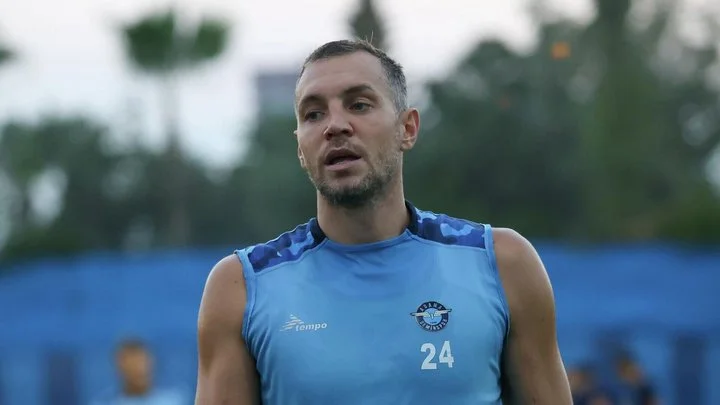 Властимил Петржела: «У Дзюбы нет шансов играть в европейском клубе. Ему не хватает скорости. Единственный вариант – сыграть где-нибудь в Первой лиге» Властимил Петржела: «У Дзюбы нет шансов играть в европейском клубе. Ему не хватает скорости. Единственный вариант – сыграть где-нибудь в Первой лиге»