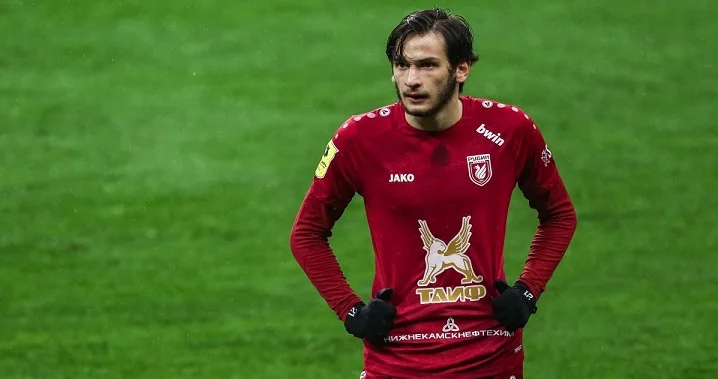 «Рубин» подшутил над «Ювентусом» из-за Хвичи: «Они посчитали, что 20 млн за него – слишком много» «Рубин» подшутил над «Ювентусом» из-за Хвичи: «Они посчитали, что 20 млн за него – слишком много»