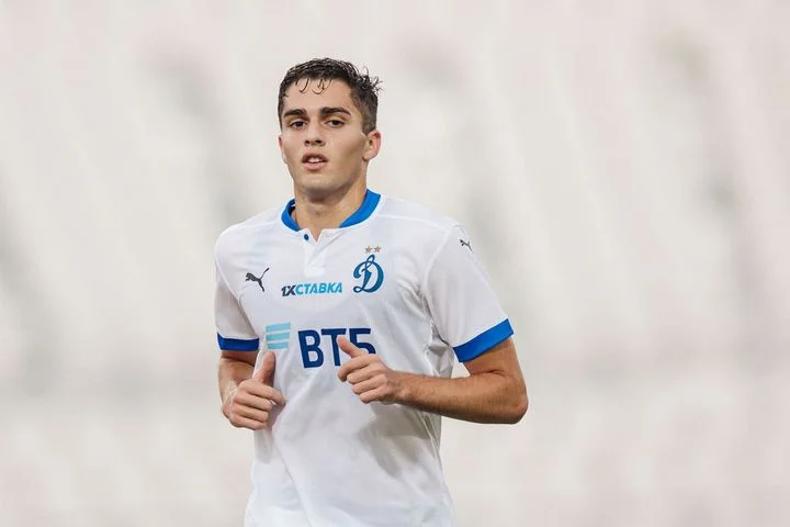 В «Челси» отреагировали на слухи об интересе к Арсену Захаряну В «Челси» отреагировали на слухи об интересе к Арсену Захаряну