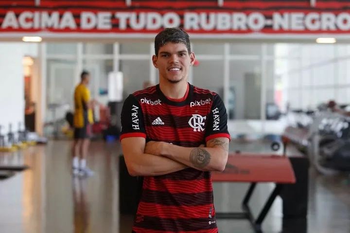 Айртон Лукас перешел из «Спартака» во «Фламенго» за семь млн евро Айртон Лукас перешел из «Спартака» во «Фламенго» за семь млн евро