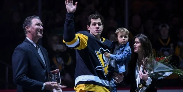 Канарейкин: Задоров со скамейки тыкнул Малкина - кому это понравится? Канарейкин: Задоров со скамейки тыкнул Малкина - кому это понравится?