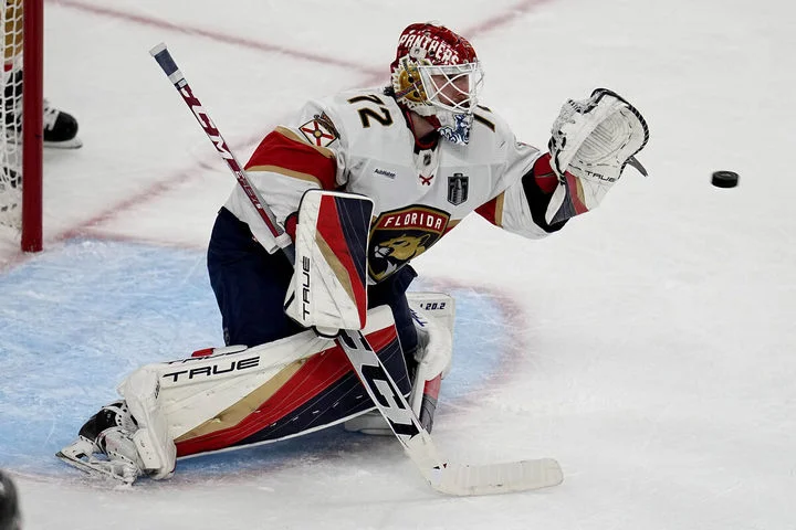 «Вегас» разгромил «Флориду» 7:2. Сергей Бобровский был заменен после четырех пропущенных шайб «Вегас» разгромил «Флориду» 7:2. Сергей Бобровский был заменен после четырех пропущенных шайб