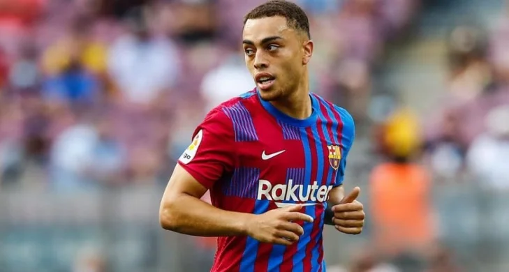 «Роме» интересен Дест. Самому игроку нравится Моуринью «Роме» интересен Дест. Самому игроку нравится Моуринью