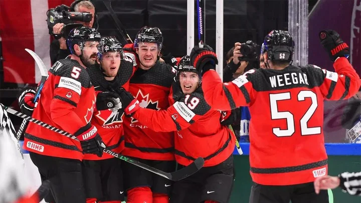 Сборная Канады вышла в финал чемпионата мира по хоккею