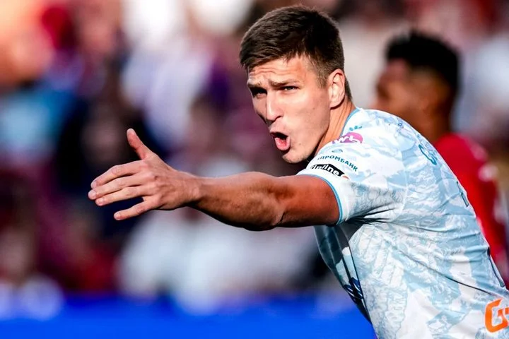 Сергей Семак про оскорбления Соболева фанатами «Зенита»: «Болельщики сами решают, как к кому относиться» Сергей Семак про оскорбления Соболева фанатами «Зенита»: «Болельщики сами решают, как к кому относиться»