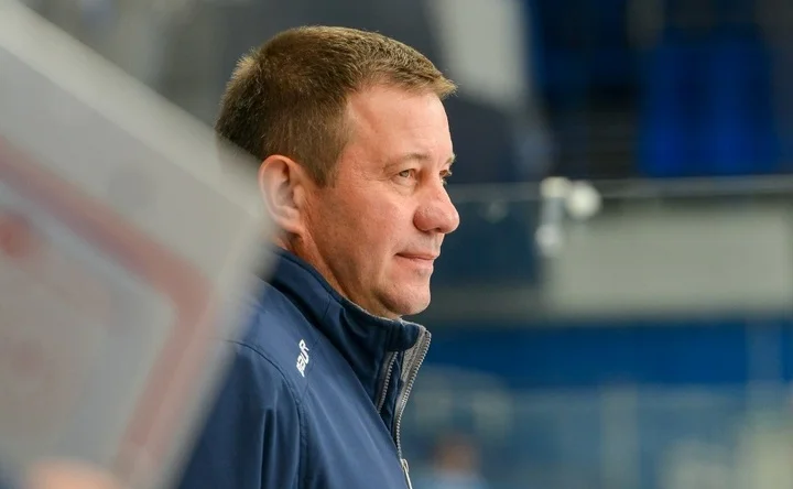 Тренер «Нефтехимика» Олег Леонтьев про 10 поражений подряд: «Какая-то черная полоса идет, чернее черного полоса. Спасибо болельщикам за то, что они нас поддерживают» Тренер «Нефтехимика» Олег Леонтьев про 10 поражений подряд: «Какая-то черная полоса идет, чернее черного полоса. Спасибо болельщикам за то, что они нас поддерживают»