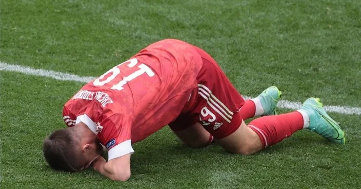 Ни мысли, ни тактики, ни физики. Россия снова покидает Евро уничтоженной