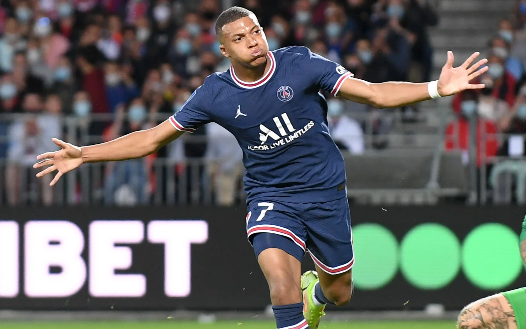 Мбаппе и Фелиш - среди претендентов на лучший гол первых матчей 1/8 финала ЛЧ