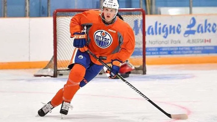 Саморуков продлил контракт с «Эдмонтоном» Саморуков продлил контракт с «Эдмонтоном»