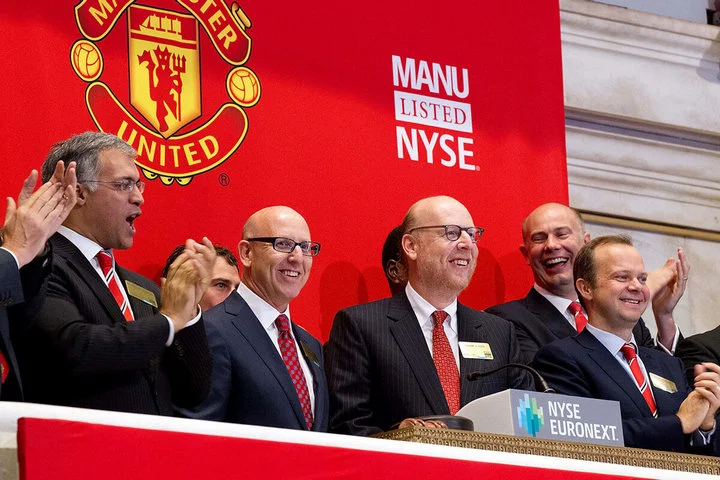 Гари Невилл: «Не верю, что Глейзеры ничего не продают. У них закончились деньги, а финансовая ситуация весьма отчаянная. Им нужны инвестиции» Гари Невилл: «Не верю, что Глейзеры ничего не продают. У них закончились деньги, а финансовая ситуация весьма отчаянная. Им нужны инвестиции»