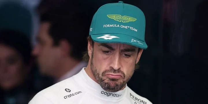 Фернандо Алонсо о проблемах «Астон Мартин»: «Я не знаю. Мое дело – управлять машиной» Фернандо Алонсо о проблемах «Астон Мартин»: «Я не знаю. Мое дело – управлять машиной»