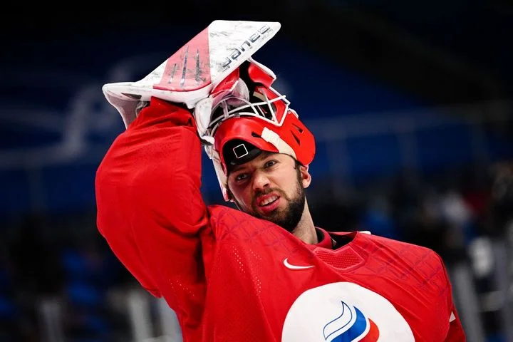 Ивана Федотова увезли на машине скорой помощи. Вратарю стало плохо в военкомате Ивана Федотова увезли на машине скорой помощи. Вратарю стало плохо в военкомате